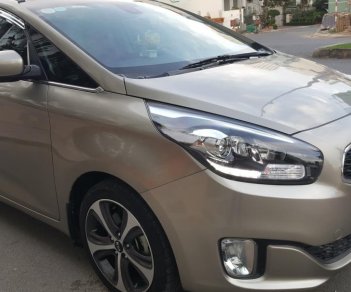 Kia Rondo GAT 2.0 AT 2015 - Bán Kia Rondo GAT 2.0 AT số tự động, model 2016, đời T12/2015, màu vàng cát mới 95%