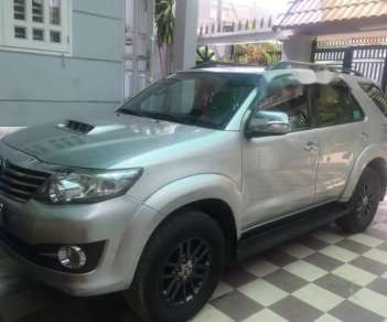 Toyota Fortuner MT 2016 - Cần tiền bán gấp Toyota Fortuner 8 chỗ, màu bạc, máy dầu