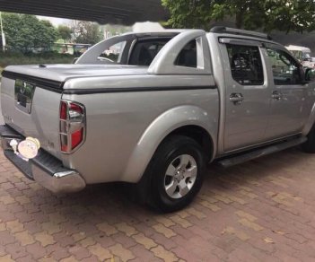 Nissan Navara   2011 - Cần bán gấp Nissan Navara sản xuất năm 2011, màu bạc số sàn