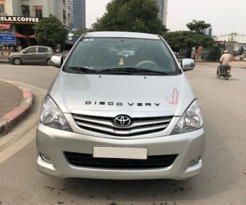 Toyota Innova G 2010 - Vợ chồng chị Thu cần bán Innova G 2010 màu bạc