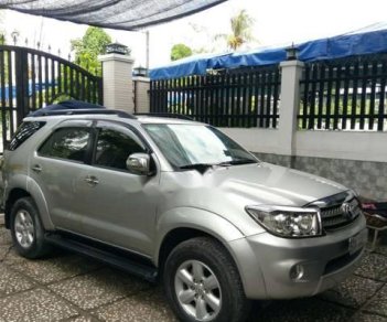 Toyota Fortuner  2.7V  2010 - Bán Toyota Fortuner 2.7V sản xuất năm 2010, màu bạc ít sử dụng 