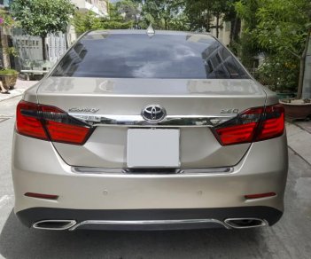 Toyota Camry AT 2016 - Bán Toyota Camry AT đời 2016 màu vàng cát, mới 99%