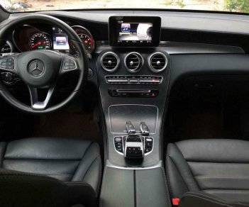 Mercedes-Benz GLC-Class 300 2016 - Cần bán Mercedes-Benz GLC300 đăng ký lần đầu 2016, màu đen mới 95%