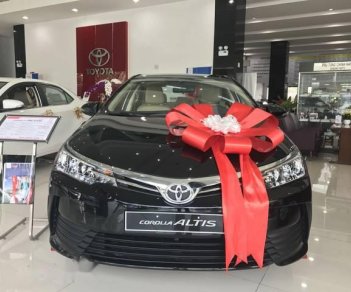 Toyota Camry 2.0 2018 - Bán xe Toyota Camry 2.0 năm 2018, màu đen