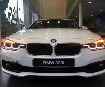 BMW 3 Series  320i   2018 - Cần bán xe BMW 320i đời 2018, màu trắng