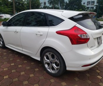 Ford Focus Sport 2.0 2015 - Cần bán xe Ford Focus Sport 2.0 năm sản xuất 2015, màu trắng, giá 595tr