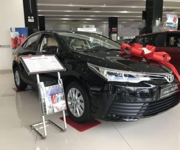 Toyota Camry 2.0 2018 - Bán xe Toyota Camry 2.0 năm 2018, màu đen