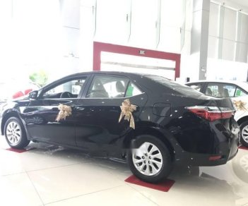 Toyota Camry 2.0 2018 - Bán xe Toyota Camry 2.0 năm 2018, màu đen