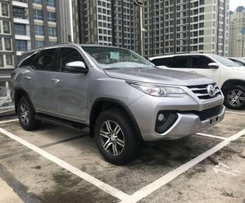 Toyota Fortuner   2018 - Bán xe Toyota Fortuner sản xuất 2018, màu bạc