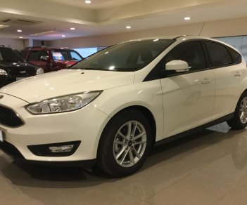 Ford Focus 2017 - Bán Ford Focus đời 2017, màu trắng, chỉ cần 170 triệu lấy xe ngay