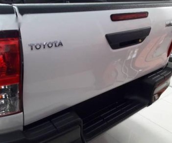 Toyota Hilux 2.4 E AT 4x2 2018 - Bán Toyota Hilux sản xuất năm 2018, xe nhập