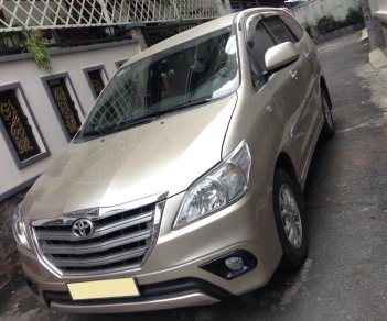 Toyota Innova G 2014 - Cần bán xe Toyota Innova 2.0G AT 2014 màu vàng cát, odo 56.000 km