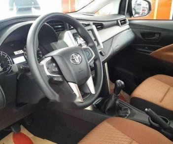 Toyota Innova 2018 - Cần bán Toyota Innova đời 2018, màu xám, giá tốt