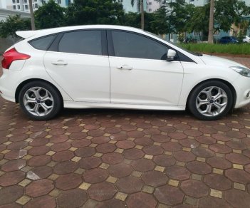 Ford Focus Sport 2.0 2015 - Cần bán xe Ford Focus Sport 2.0 năm sản xuất 2015, màu trắng, giá 595tr