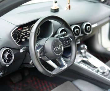 Audi TT 2015 - Bán Audi TT năm sản xuất 2015, màu trắng, nhập khẩu nguyên chiếc