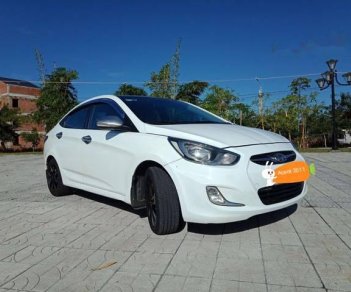 Hyundai Accent   2011 - Bán xe Hyundai Accent năm sản xuất 2011, màu trắng ít sử dụng