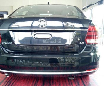 Volkswagen Polo 2016 - Bán xe Volkswagen Polo sản xuất năm 2015, màu đen, xe nhập