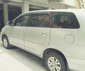 Toyota Innova G 2010 - Bán ô tô Toyota Innova G sản xuất năm 2010, màu bạc