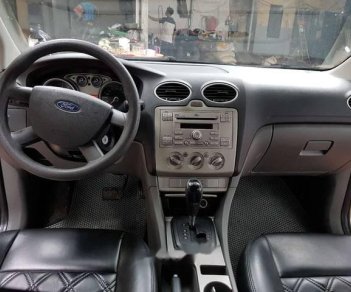 Ford Focus 2010 - Cần bán Ford Focus năm sản xuất 2010, màu trắng  