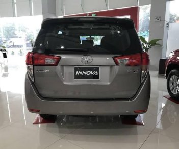 Toyota Innova   2018 - Cần bán xe Toyota Innova năm 2018, màu xám, 720tr