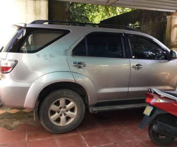 Toyota Fortuner 2010 - Bán Toyota Fortuner năm sản xuất 2010, màu bạc chính chủ, 629 triệu