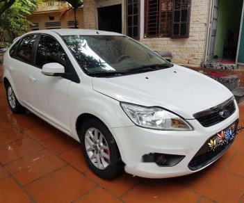 Ford Focus 2010 - Cần bán Ford Focus năm sản xuất 2010, màu trắng  