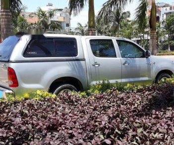 Toyota Hilux 2010 - Bán Toyota Hilux đời 2010, màu bạc, nhập khẩu nguyên chiếc như mới 