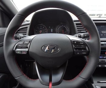 Hyundai Elantra Sport 2018 - Bán xe Hyundai Elantra sport năm 2018, màu trắng