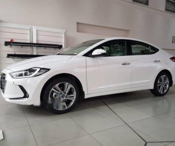 Hyundai Elantra 2018 - Cần bán Hyundai Elantra năm sản xuất 2018, giao ngay đủ màu