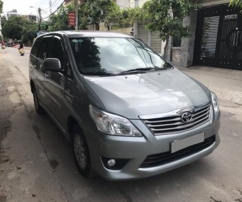 Toyota Innova G 2014 - Mình bán Toyota Innova G 2014 số tự động, màu bạc xe đẹp zin nguyên