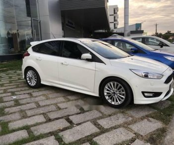 Ford Focus   2015 - Cần bán Ford Focus đời 2015, màu trắng, giá cạnh tranh