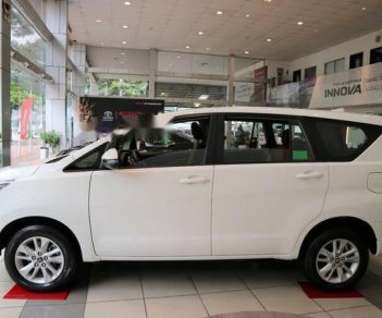 Toyota Innova   E  2018 - Bán ô tô Toyota Innova E đời 2018, màu trắng, 718 triệu