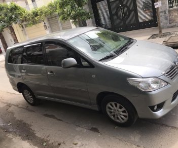 Toyota Innova G 2014 - Mình bán Toyota Innova G 2014 số tự động, màu bạc xe đẹp zin nguyên