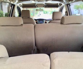 Toyota Innova G 2011 - Bán Toyota Innova G đời 2011, màu bạc xe gia đình