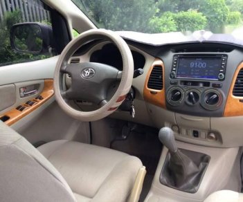 Toyota Innova G 2011 - Bán Toyota Innova G đời 2011, màu bạc xe gia đình