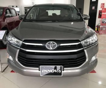 Toyota Innova   2018 - Cần bán xe Toyota Innova năm 2018, màu xám, 720tr