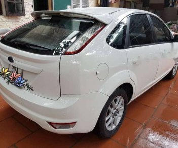 Ford Focus 2010 - Cần bán Ford Focus năm sản xuất 2010, màu trắng  