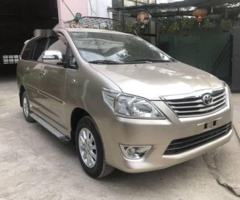 Toyota Innova   2015 - Cần bán xe Toyota Innova năm sản xuất 2015, màu vàng, giá 555tr