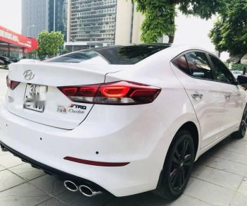 Hyundai Elantra   1.6AT 2016 - Bán Hyundai Elantra 1.6AT đời 2016, màu trắng, 598tr