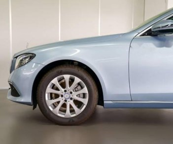 Mercedes-Benz E class  E200 2017 - Cần bán lại xe Mercedes E200 đời 2017, màu xanh  