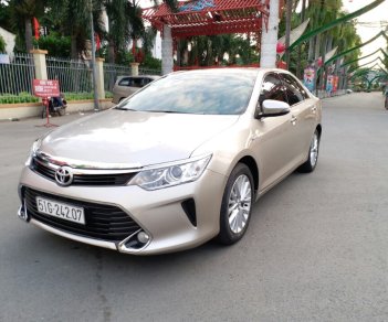 Toyota Camry 2.0AT 2017 - Bán Toyota Camry 2.0AT sản xuất năm 2017, xe nhập