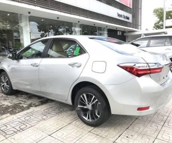 Toyota Corolla altis 2018 - Bán ô tô Toyota Corolla Altis sản xuất 2018, màu bạc