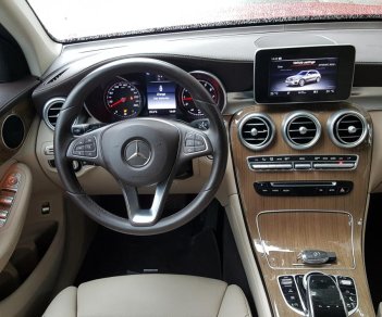 Mercedes-Benz GLC-Class 250 4matic 2016 - Mercedes-Benz GLC-Class 250 4matic đời 2016, màu đỏ xe gia đình đi rất giữ gìn test hãng thoải mái. Hỗ trợ bank 70%