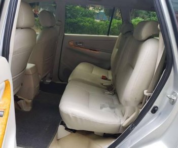 Toyota Innova  2.0G 2011 - Cần bán Toyota Innova năm 2011, màu bạc, xe gia đình