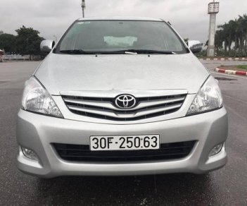 Toyota Innova 2.0G 2011 - Cần bán Toyota Innova 2.0G đời 2011, màu bạc như mới