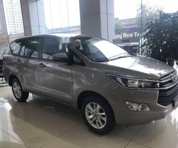 Toyota Innova 2018 - Bán xe Toyota Innova sản xuất 2018, màu bạc, giá tốt