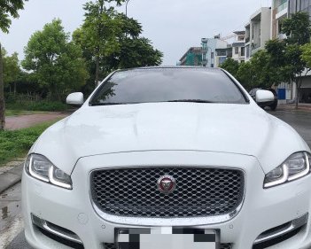 Jaguar XJ   AT  2016 - Cần bán xe cũ Jaguar XJ AT đời 2017, màu trắng, nhập khẩu 