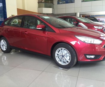 Ford Focus Titanium 2018 - Bán Ford Focus giao ngay, đủ màu, giảm cực mạnh, hỗ trợ 80%, 8 năm - LH: 0942552831 