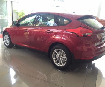 Ford Focus Titanium 2018 - Bán Ford Focus giao ngay, đủ màu, giảm cực mạnh, hỗ trợ 80%, 8 năm - LH: 0942552831 