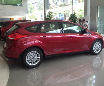 Ford Focus Titanium 2018 - Bán Ford Focus giao ngay, đủ màu, giảm cực mạnh, hỗ trợ 80%, 8 năm - LH: 0942552831 